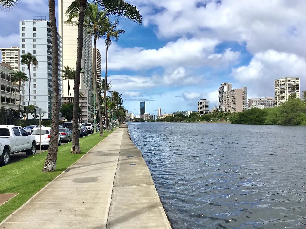 Holiday Surf Hotel Honolulu