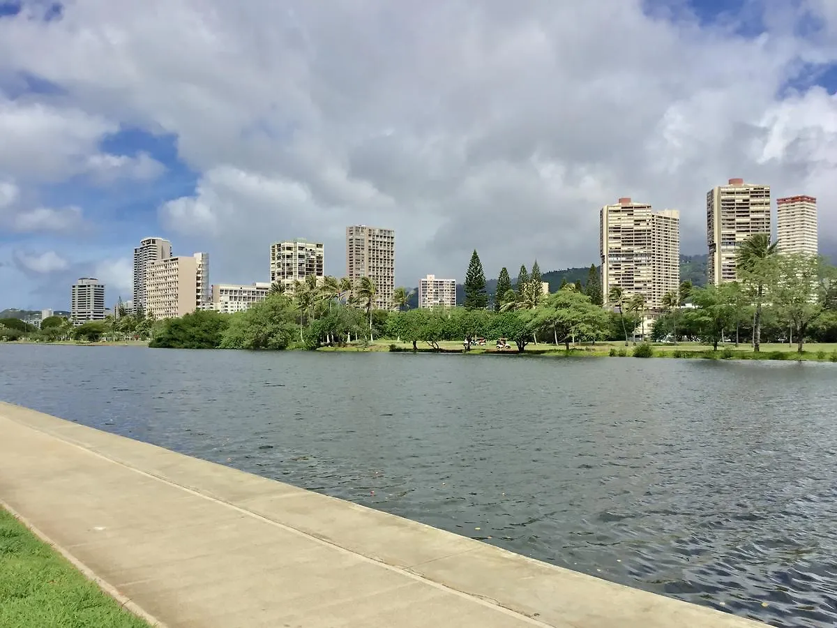 Holiday Surf Hotel Honolulu